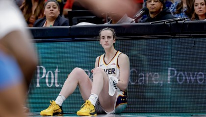 克拉克伤退赛季致WNBA票价下滑：场均票价从89美元降至62美元