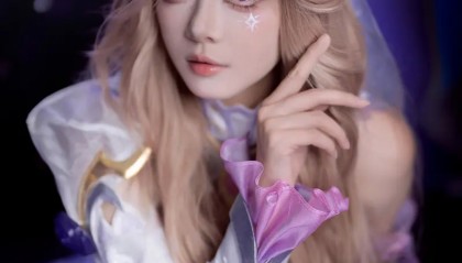 世界杯赛程-主持骆歆COS女警：凯特琳我来辣！ 这还是辣个小蛋糕吗