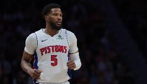 足球投注-后程发力！比斯利10中4拿到19分4板4助1断 下半场16分